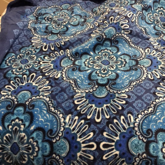 NWT! Vera Bradley throw blanket! - Picture 7 of 8